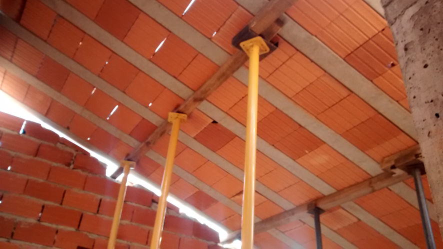 ESCORAMENTO METÁLICO