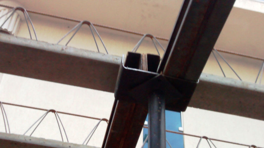 ESCORAMENTO METÁLICO